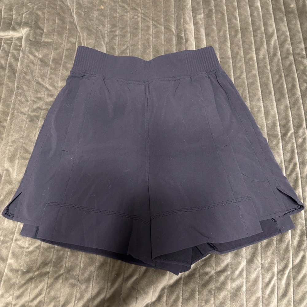 Lululemon Stretch Woven Relaxed-Fit High-Rise Short 4"